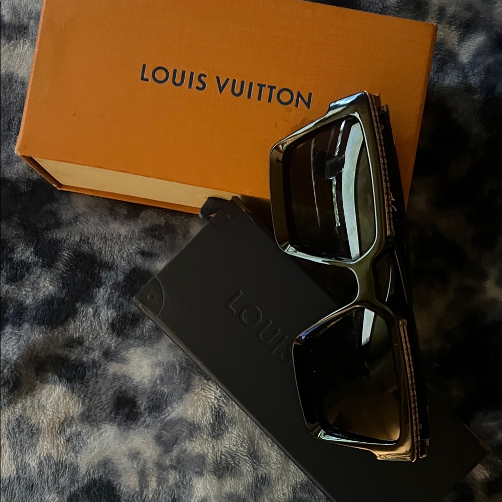 Louis Vuitton millionaire Black Square Sunglasses with Gold Logo Accents - Picture 3 of 4